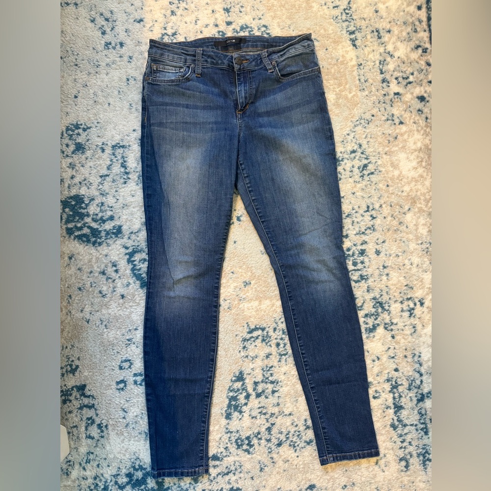 Joe’s relaxed, fit skinny jeans